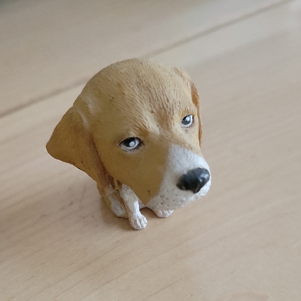 Beagle Big Head Fugurine